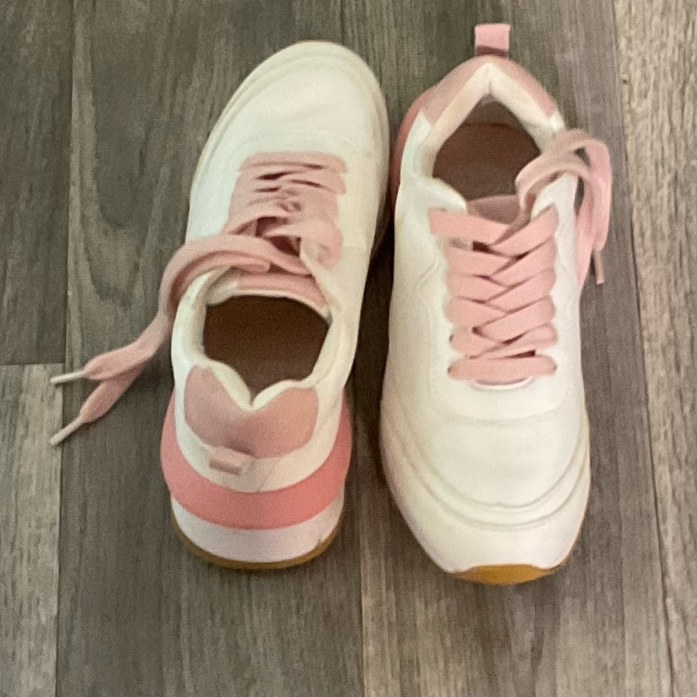 Vince Camuto white and pink shoes girls size 1 GUC.